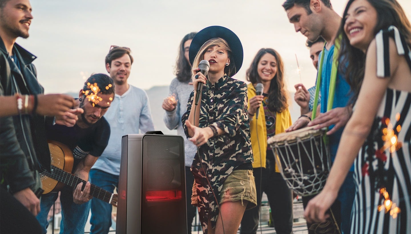 Акустична система Samsung MX-T70 на вечірці