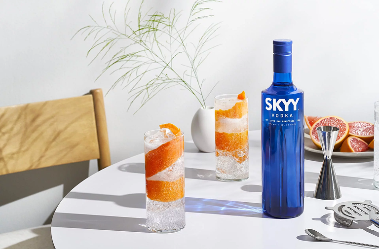 SKYY VODKA ネオン看板 約60cm x 30cm SKYY VODKA ネオン看板 約