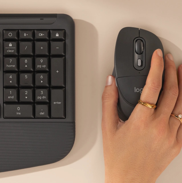 Мышь Logitech M850 L и клавиатура на рабочем столе