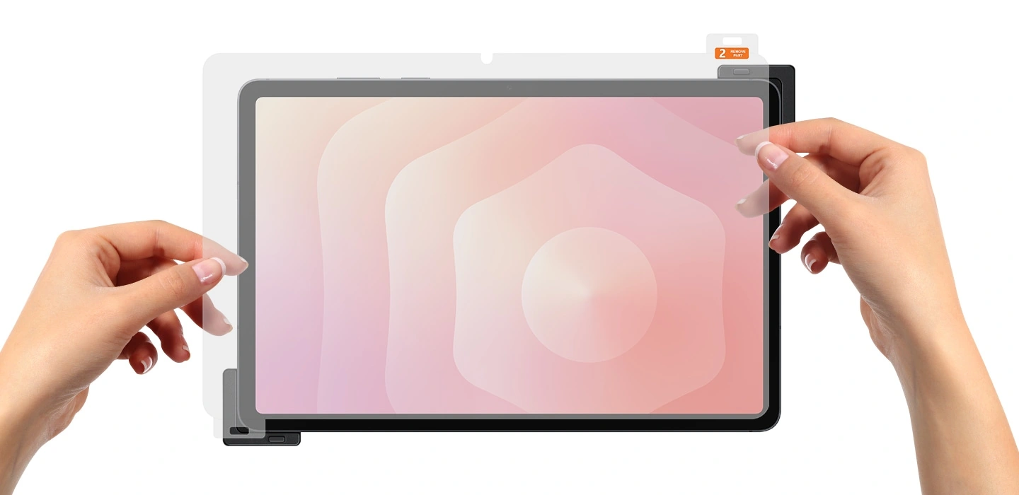 Антибликовую защитную плёнку наклеивают на Galaxy Tab S11 двумя руками с помощью аппликатора из набора.