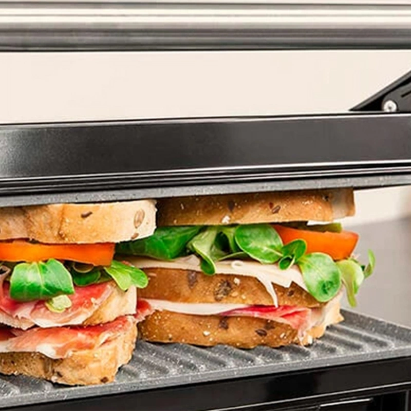 Плаваюча кришка гриля CECOTEC Rock'nGrill 1500 Rapid над бутербродом