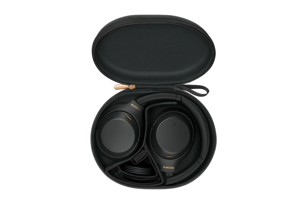 Наушники Sony WH-1000XM4 в футляре с кабелем для наушников