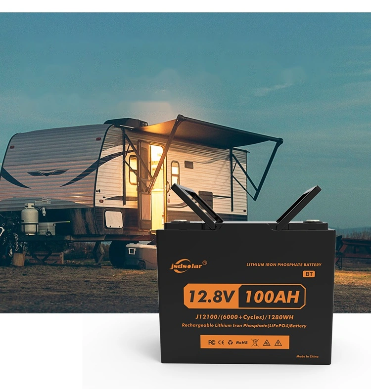 Литий-железо-фосфатный аккумулятор JsdSolar J12100 12,8 В 100 А·ч возле автодома