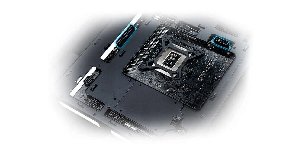 Внутренняя часть корпуса ASUS A31 PLUS с материнской платой, имеющей скрытые разъёмы