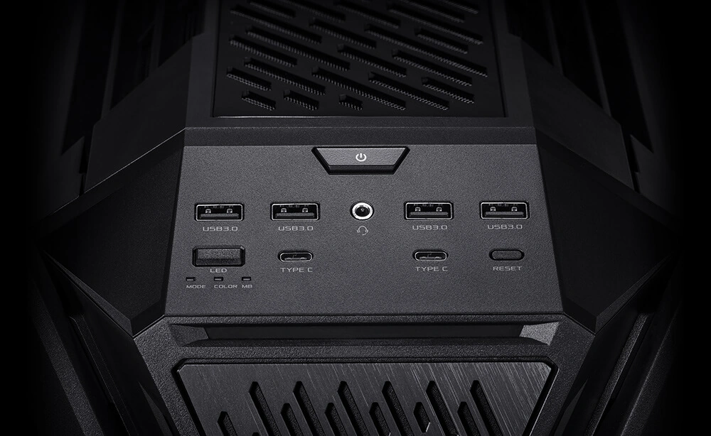 Крупний план передньої панелі ROG Hyperion GR701 BTF Edition з двома портами USB Type-C