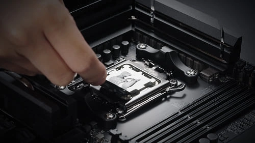 Термопаста ROG Strix RG-05 Performance, нанесённая на процессор