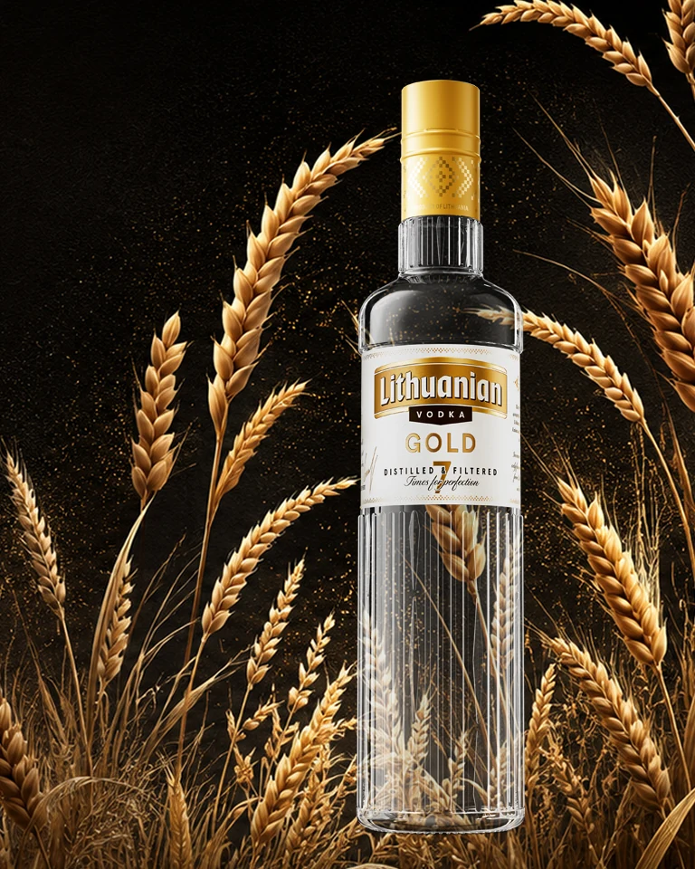 Пляшка Lithuanian Vodka Gold серед пшеничних колосків