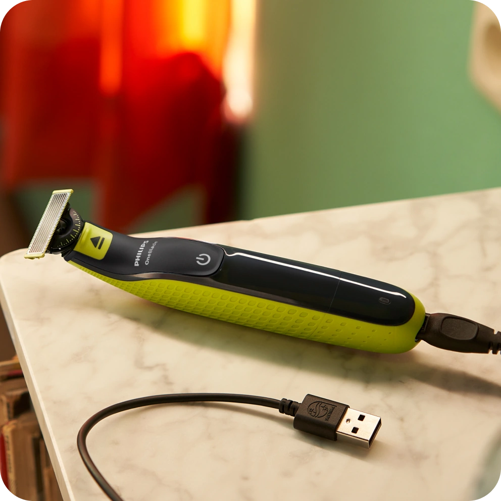 Заряджання електростанка Philips OneBlade кабелем USB-A
