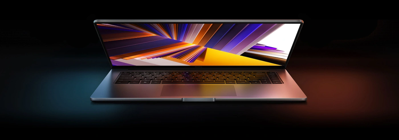 Открытый ноутбук RedmiBook 14 с ярким изображением на дисплее WUXGA