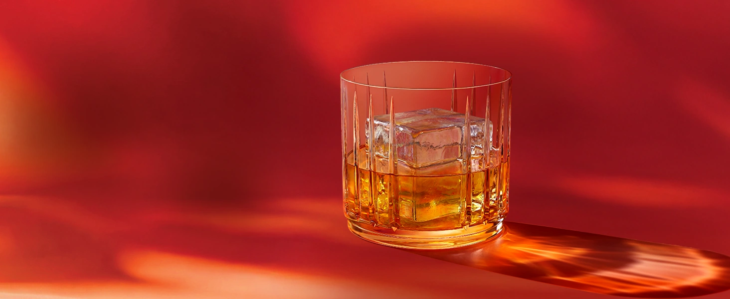 Віскі Johnnie Walker Red Soul з льодом у склянці — в чистому вигляді або з льодом