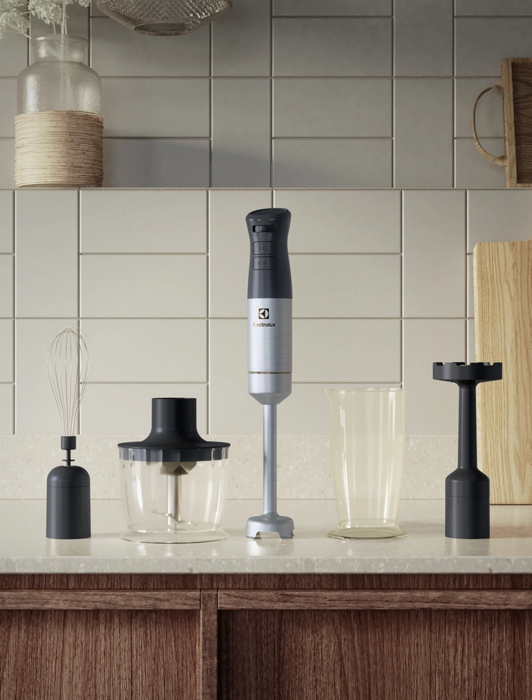 Заглибний блендер Electrolux E5HB2-8SS із насадками на кухонній стільниці