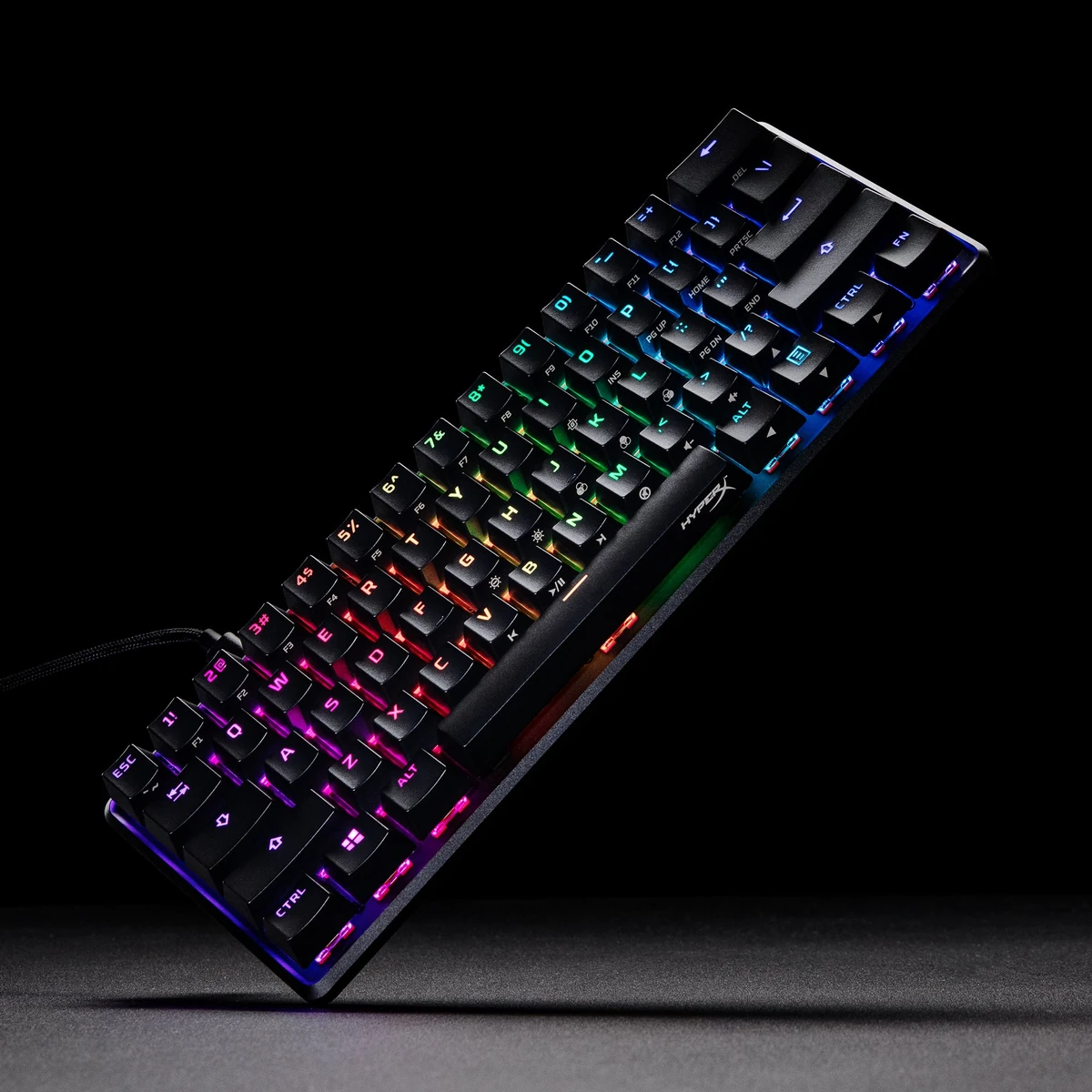Клавіатура HyperX Alloy Origins 60 з увімкненим RGB-підсвічуванням