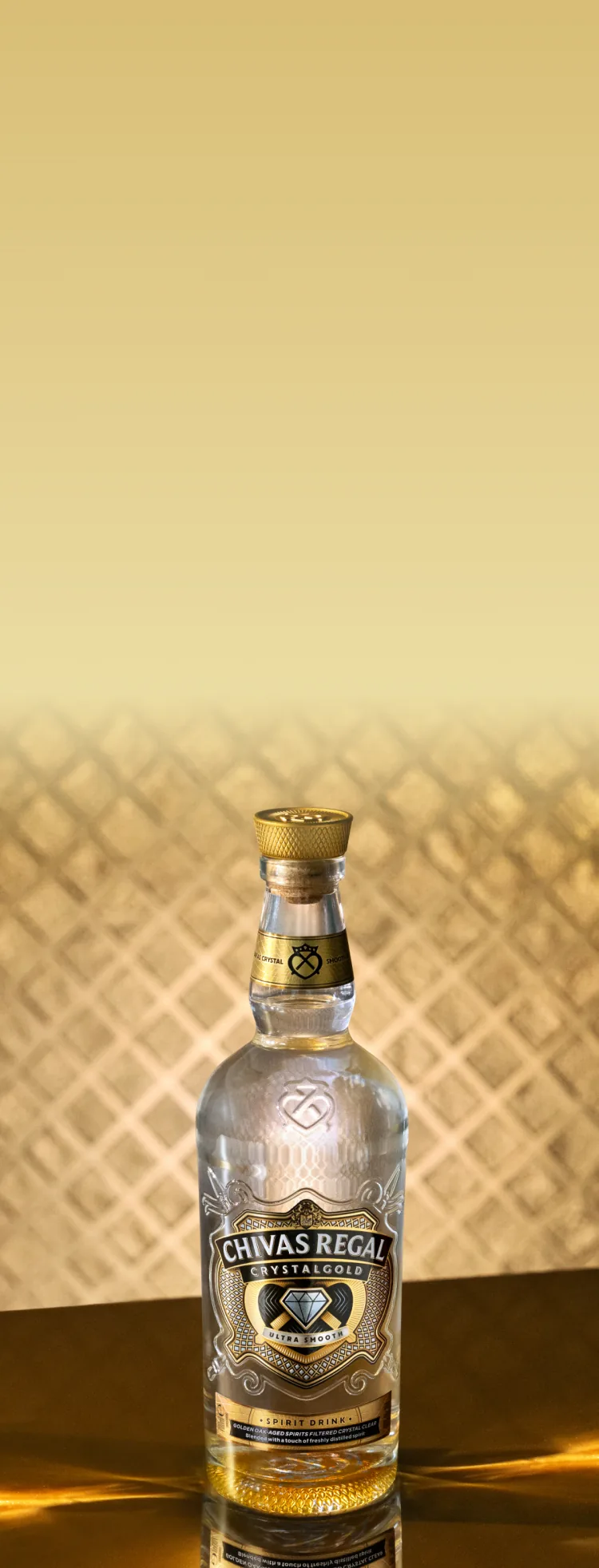 Chivas Regal Crystal Gold на золотом фоне