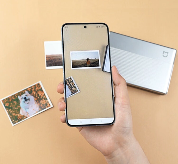Смартфон сканирует AR‑фото, напечатанное на MiJia Pocket 1S