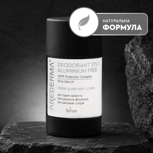 Чоловіча рука тримає стик дезодоранту AREDERMA Verde Elixir зі значком натуральна формула