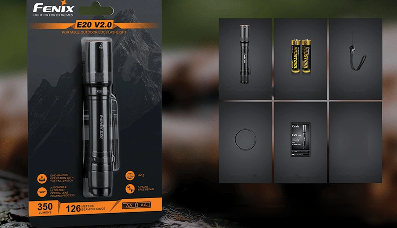 Комплектація Fenix E20 V2.0: ліхтар, 2 батарейки AA, ремінець, запасне кільце, інструкція