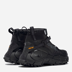 vogue レイニー FASHION] UGG®️の大人気クラシックブーツが大胆に進化して秋冬