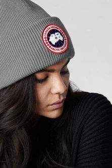 Зимняя женская шапка Canada Goose ARCTIC DISC TOQUE IRON GREY