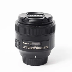 Nikon AF-S 85mm f1.8 G プロテクター付 AF-S NIKKOR 85mm F1.8G の比較レビュー、軽くて安くて滅茶苦茶よく