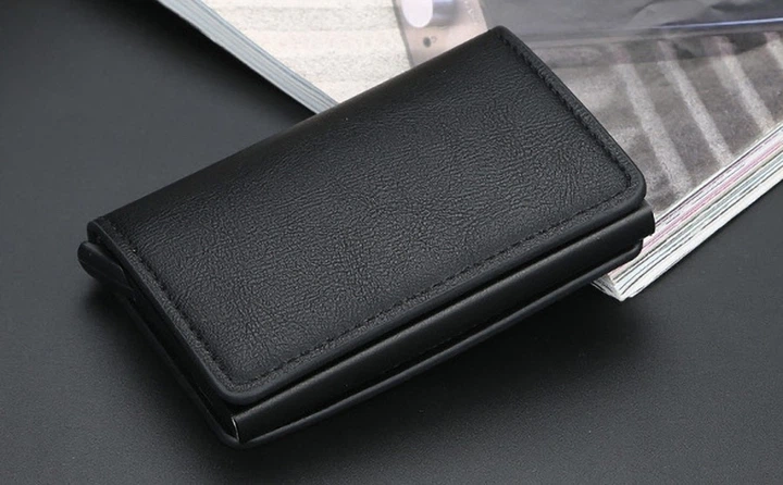 Кардхолдер кредитница с алюминиевым отсеком для RFID защиты на 8 кредитных карт Baellerry черный (ВY-26186) - изображение 9