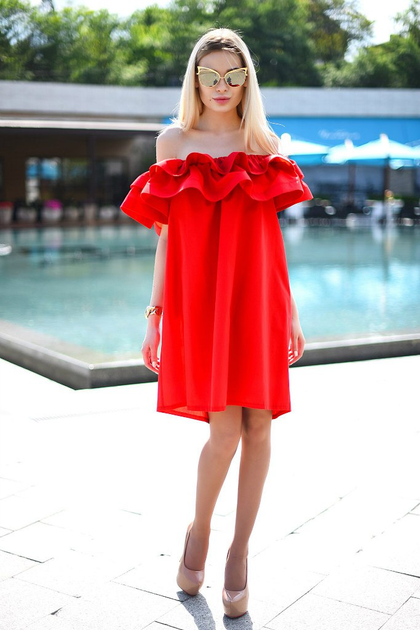 Красное платье-трапеция миди