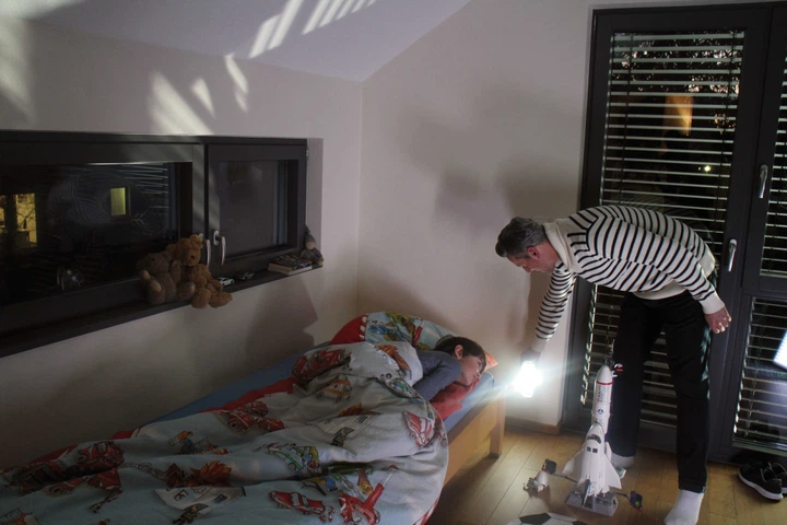 Lampka nocna LED Brennenstuhl z czujnikiem ruchu i zmierzchu SLA 16+2 B (1173240) - obraz 9