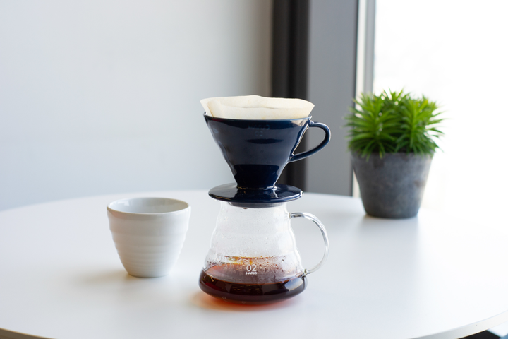 Пуровер Hario V60 BLUE Model керамический для заваривания кофе на 1-4 чашки - изображение 2