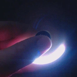 Світиться спиннер c LED "Fidget Spinner" 6 кольорів - Фото 2 Світиться спиннер c LED "Fidget Spinner" 6 кольорів - зображення 2