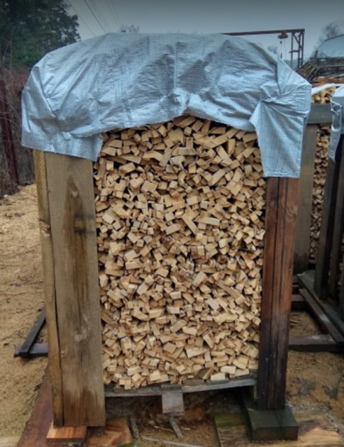 Колотые дрова в ящиках
