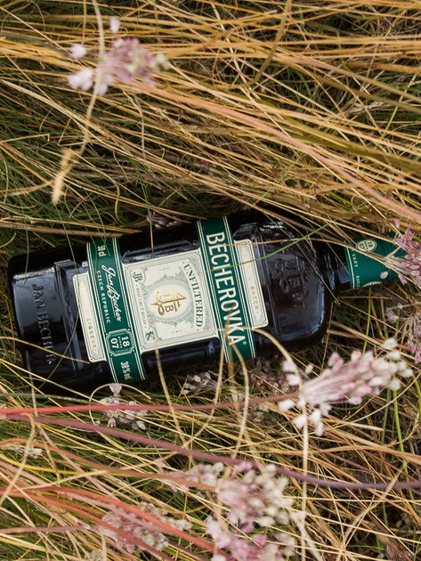 Ликерная настойка на травах Becherovka Unfiltered 0.5 л 38% (8594405103159) - изображение 3