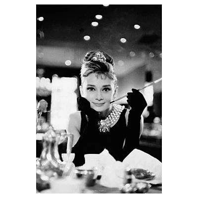 Постер "Audrey Hepburn-B/W Cig Port" 61 х 91,5 см - Фото 1 Постер "Audrey Hepburn-B/W Cig Port" 61 х 91,5 см - изображение 1