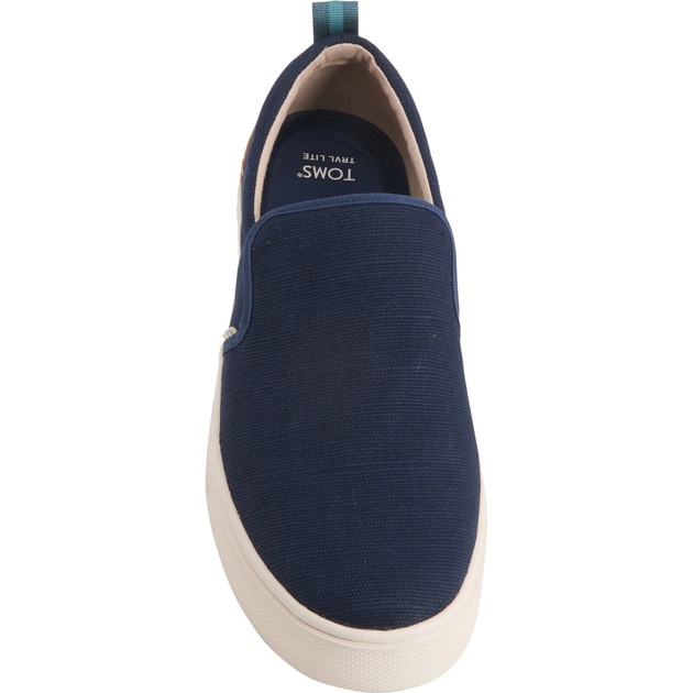 travel lite low canvas lace up sneaker