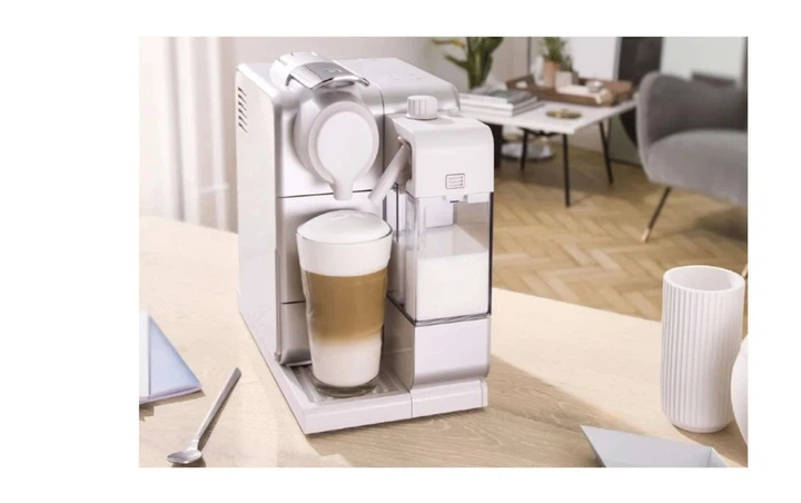 Капсульная кофемашина Nespresso Lattissima Touch EN560.S Silver