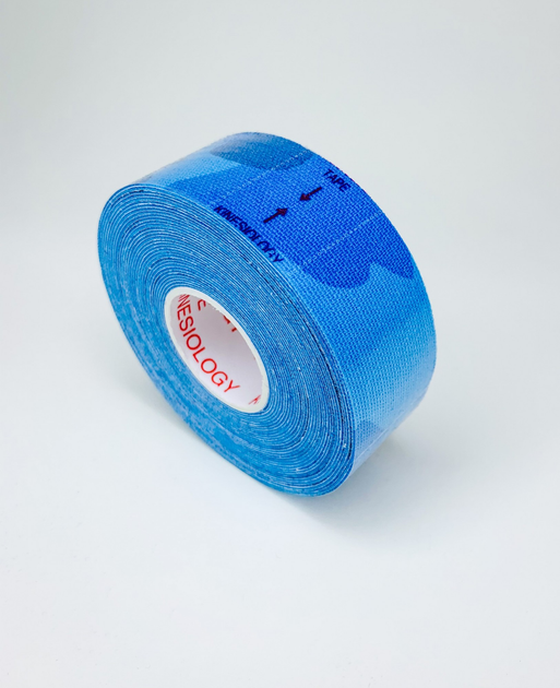 Тейп кинезио FamousCare 2.5 см, синий камуфляж - изображение 1