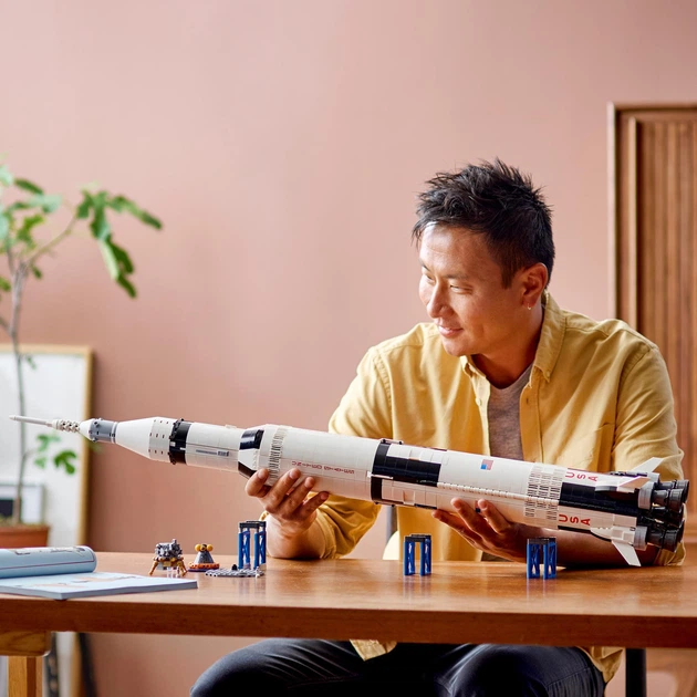 Zestaw klocków LEGO Ideas Rakieta NASA Apollo Saturn V 1969 elementów (92176) - obraz 4