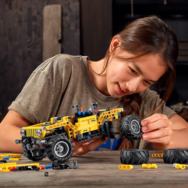 Конструктор LEGO Technic Jeep Wrangler 665 деталей (42122) - зображення 4