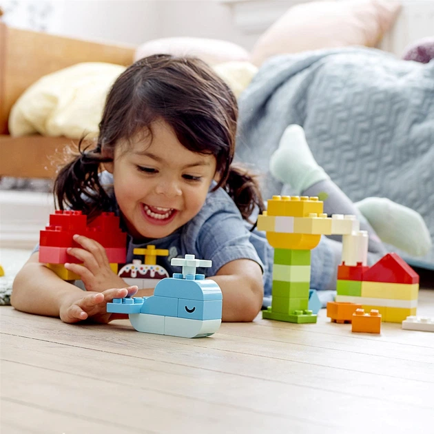 Zestaw klocków LEGO DUPLO Pudełko z serduszkiem 80 elementów (10909) - obraz 3