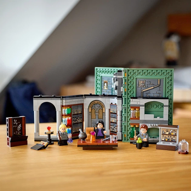 Zestaw klocków LEGO Harry Potter w Hogwarcie: zajęcia z eliksirów 271 element (76383) - obraz 12