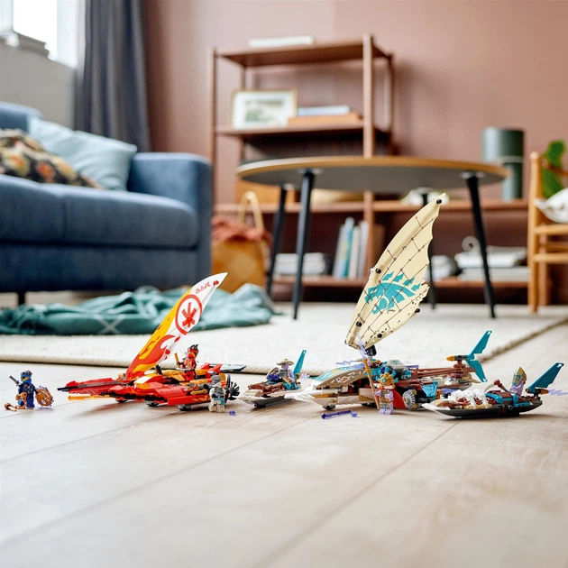 Zestaw klocków LEGO Ninjago Morska bitwa katamaranów 780 elementów (71748) - obraz 5