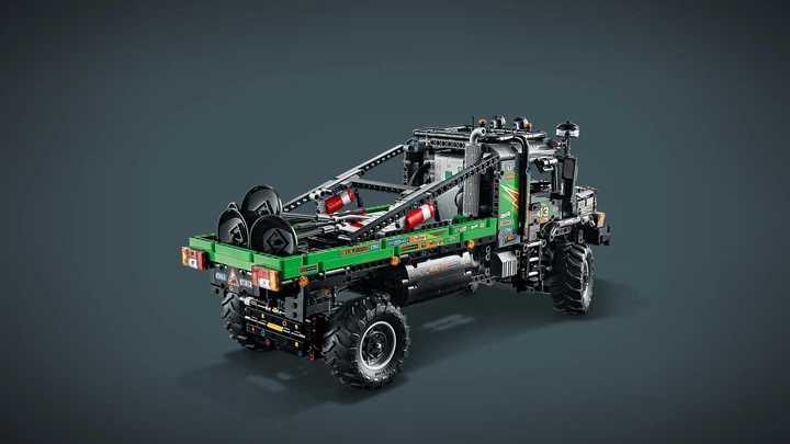 Zestaw klocków LEGO Technic Ciężarówka Mercedes-Benz Zetros z napędem na 4 koła 2110 elementów (42129) - obraz 13