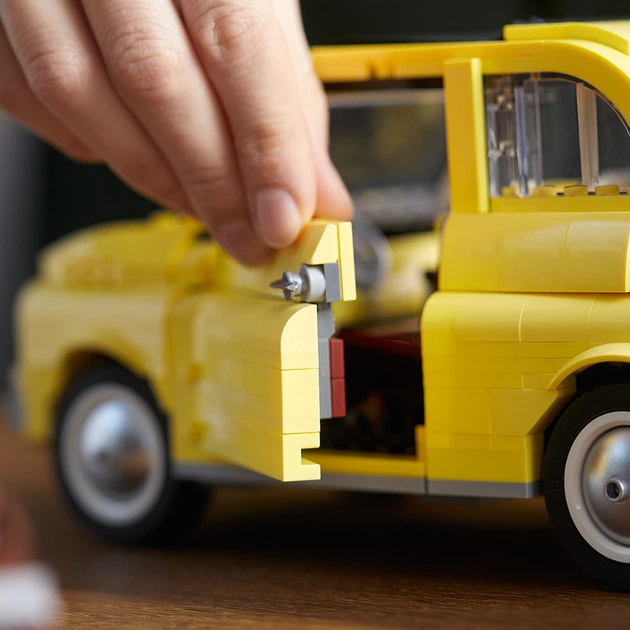 Zestaw klocków LEGO Creator Expert Fiat 500 960 części (10271) - obraz 5