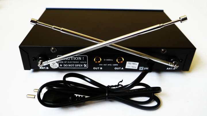 Радиосистема Behringer WM-501R база 2 радиомикрофона комплект для караоке - изображение 4