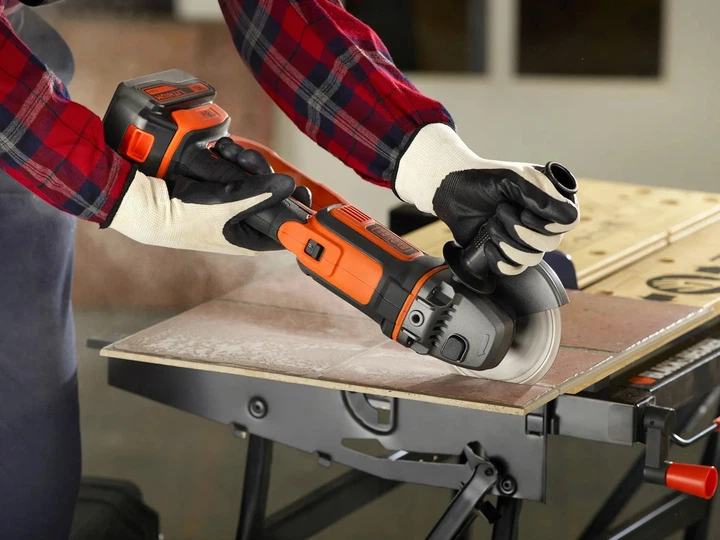 Akumulatorowa szlifierka kątowa Black+Decker BCG720N-XJ bez akumulatora i ładowarki (5035048682616) - obraz 4