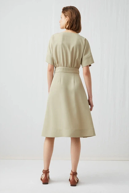 Платье Arket Fluid Twill Wrap Dress 44 - Фото 2 Платье Arket Fluid Twill Wrap Dress 44 - изображение 2