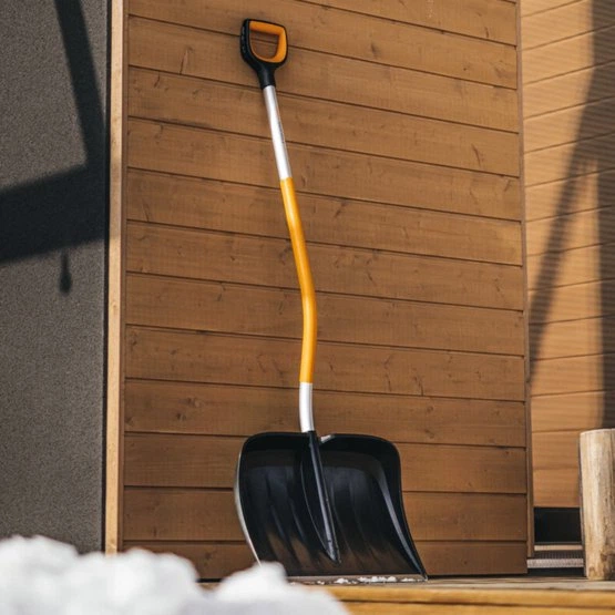 Skrobak do śniegu wygięty Fiskars X-series (1057186) - obraz 6
