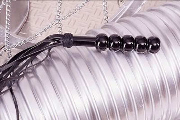 Черная многохвостовая плеть с пластмассовой ручкой (01369000000000000) - изображение 1