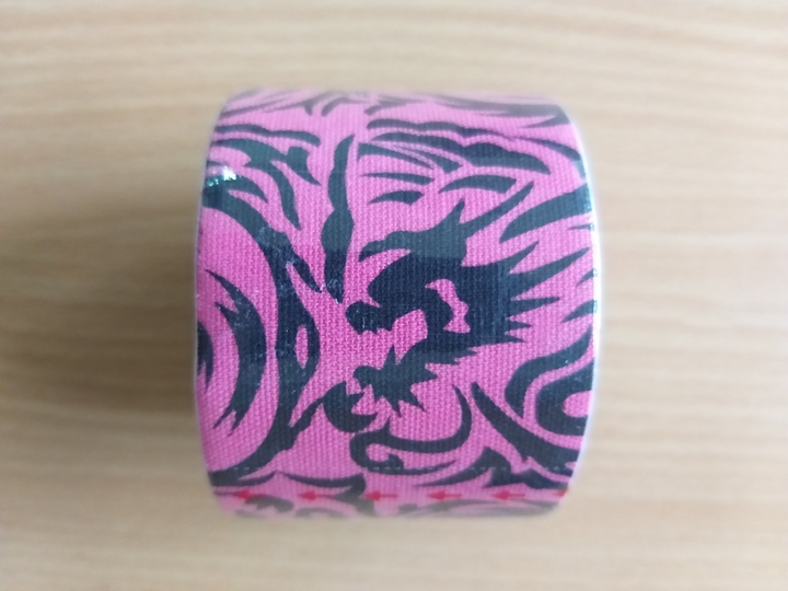 Кінезіо тейп Kinesiology Tape Madicare з принтом 5см х 5м рожевий з тату-принтом - зображення 2
