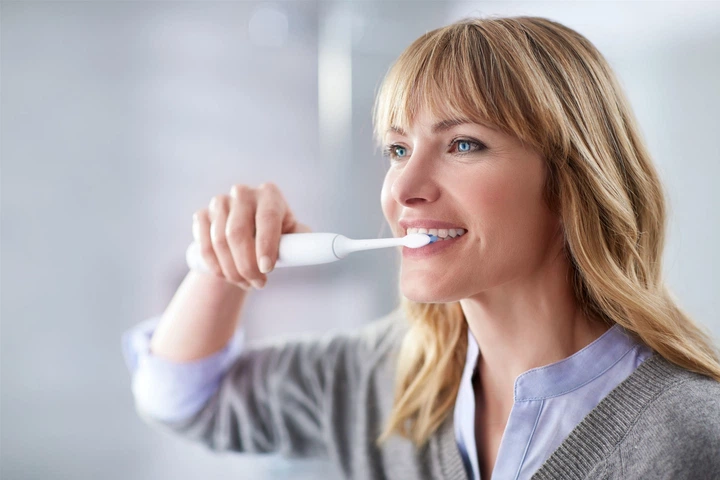 Електрична зубна щітка Philips Sonicare ProtectiveClean 6100 HX6877/28 - зображення 5