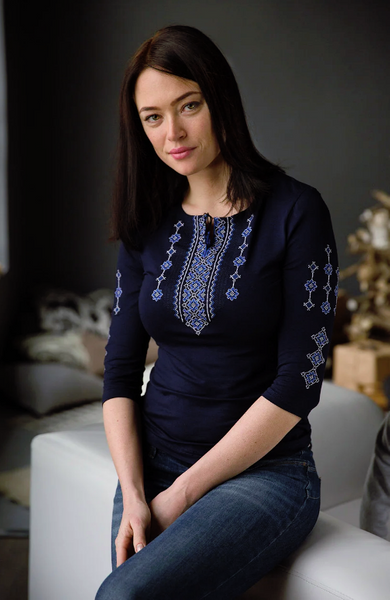 Жіноча вишиванка Lesia Орнамент розмір XL на синьому 9162160650 - Фото 1 Жіноча вишиванка Lesia Орнамент розмір XL на синьому 9162160650 - изображение 1