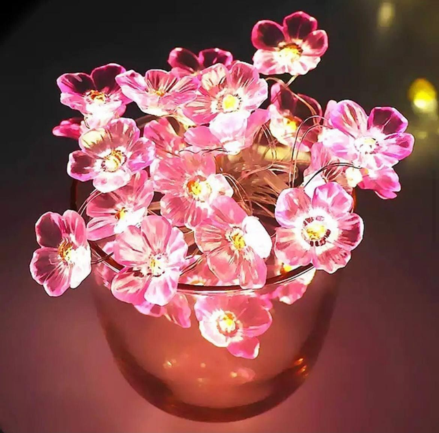Купите лианы и шары из искусственных цветов для украшения помещений